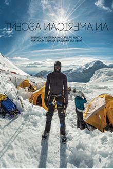 电影海报，一名男子穿着登山装备站在帐篷和雪山周围